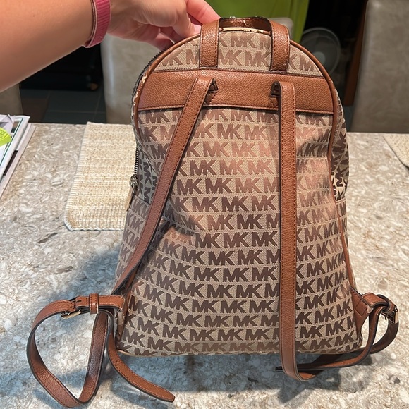 Michael Kors large backpack - Picture 16 of 16